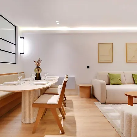 Sumptuous Flat Right In The Center Sentier París