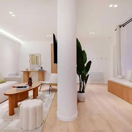 Sumptuous Flat Right In The Center Sentier