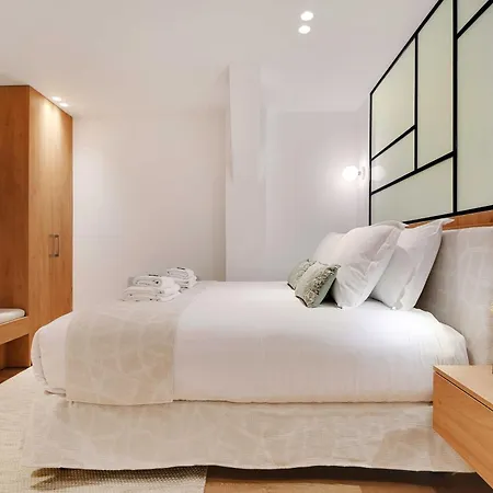 Sumptuous Flat Right In The Center Sentier