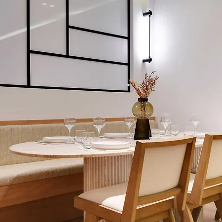 Sumptuous Flat Right In The Center Sentier *