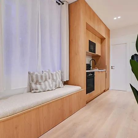 Sumptuous Flat Right In The Center Sentier